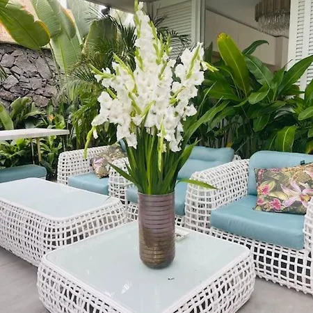 Tropical Vila